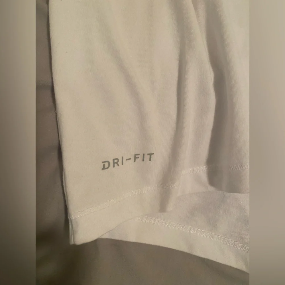 Baylor University Men’s Nike White Long Sleeve T-shirt - Picture 6 of 6